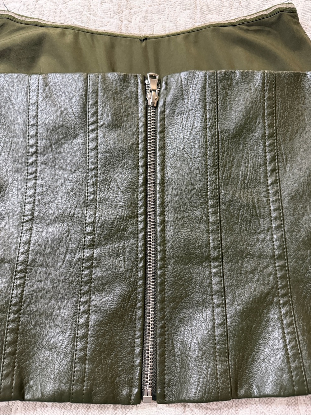 Tiger Mist Women's Olive Green Faux Leather Strapless
Tube Top - Size M - Picture 7 of 9